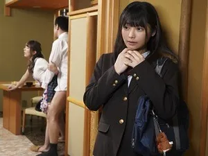 Con gái mới lớn cướp anh xã của mẹ